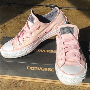 Light pink converse